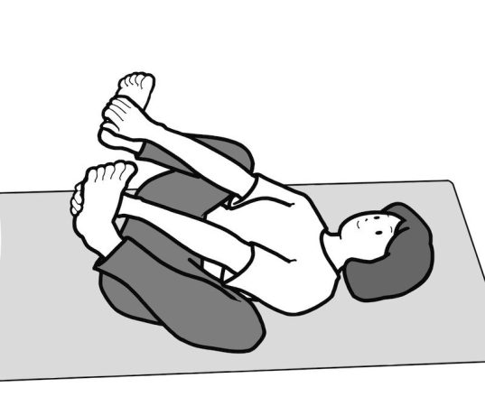 息を吸うときは座骨を広げるイメージ、吐くときは閉じるイメージで