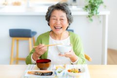 「元気な高齢者に共通する5つの食習慣」栄養相談でよく聞かれる“何を食べれば健康になる？”の意外な答え【管理栄養士解説】