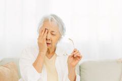 《ストレスだけじゃない》「目の老化」も自律神経の乱れの原因に　シニア世代が自律神経を整えるために意識したい「15分入浴」「睡眠の“光コントロール”」