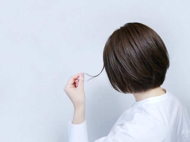 白毛や抜け毛は気になるもの。習慣を変えて老化を防ごう