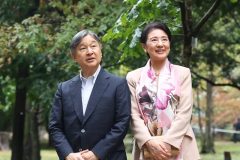 ブラウンやベージュ系の色味の違いで異なる印象（2025年10月4日、撮影／JMPA）