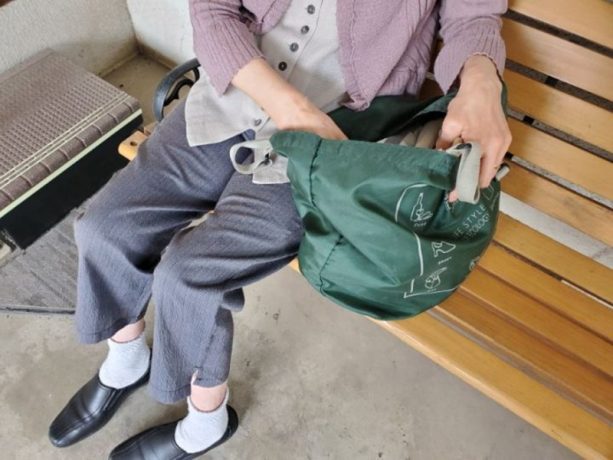 「えっ、クマ!?」認知症の母が暮らす実家の見守りカメラに映った獣の正体と息子が取った緊急対策