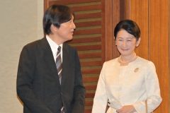 親しみやすい印象にするセットアップの着こなしとは（2026年8月18日、撮影／JMPA）