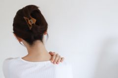 首こりや肩こりは放っておくと危険！