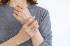 手指の腱鞘炎や足底腱膜炎は悪化する前にケアしよう