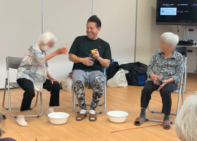 《介護施設のレク担当として活躍》パッション屋良さんが沖縄にUターンして働き始めた理由「介護施設に非日常を」