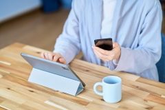 少しでも日々の買い物をラクにするために、ネット通販を上手に活用したい。（Ph／イメージマート）