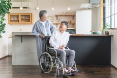 「遠方に暮らす要介護2の父が要介護5の母をサポート」老々介護・遠距離介護の実態と対策「見守りの大切さ」