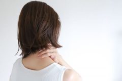 なぜ首痛は何度も繰り返すのか？　原因となる「筋膜・姿勢の歪み」を整える1回10秒のセルフケアを整形外科医が指南