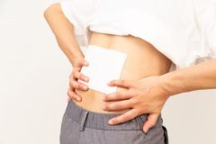 《冷湿布と温湿布で効果は違うのか》整形外科医が明かす湿布・鎮痛薬の落とし穴「一度に貼っていい上限枚数」は？