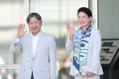 青森空港に到着された天皇皇后両陛下（2026年10月10日、撮影／JMPA）