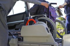 「病院の送迎に困った…」気になる《介護タクシー》の活用方法や素朴な疑問Q＆A【専門家解説】