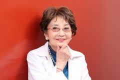 白衣を着た女性