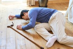 10月10日は《転倒予防の日》「要介護のきっかけにも…」今すぐ見直したい転倒を招くNG習慣5選