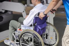 注目《介護タクシー》介護が必要な高齢者の移動手段として高まるニーズ「家族の思い出作りにも」